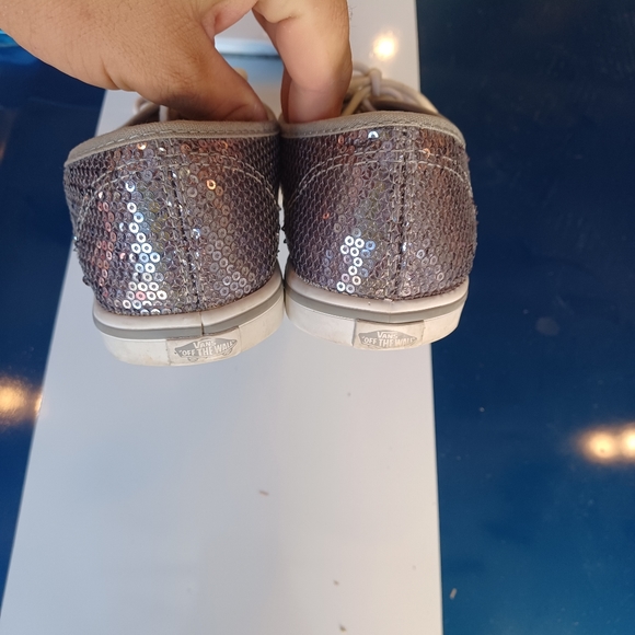 Retro vans off the wall - Picture 3 of 5